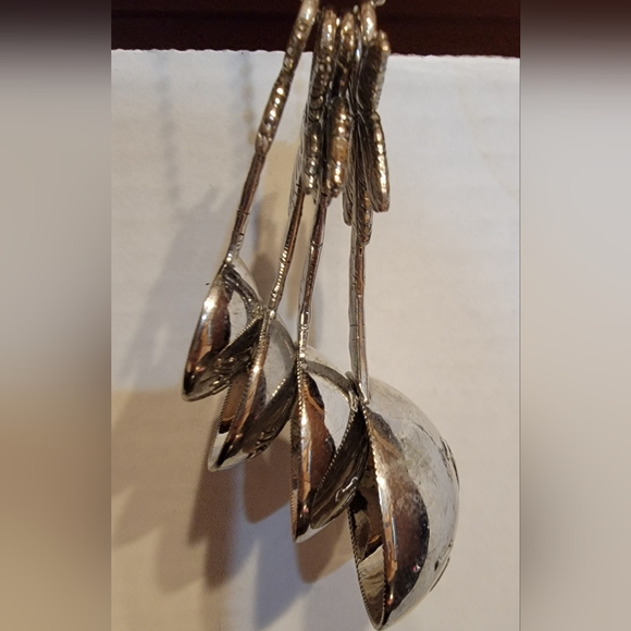 Ganz Measuring Spoon Set of 4- Palm Trees & Tropical Drinks Embossed Metal - Picture 6 of 8